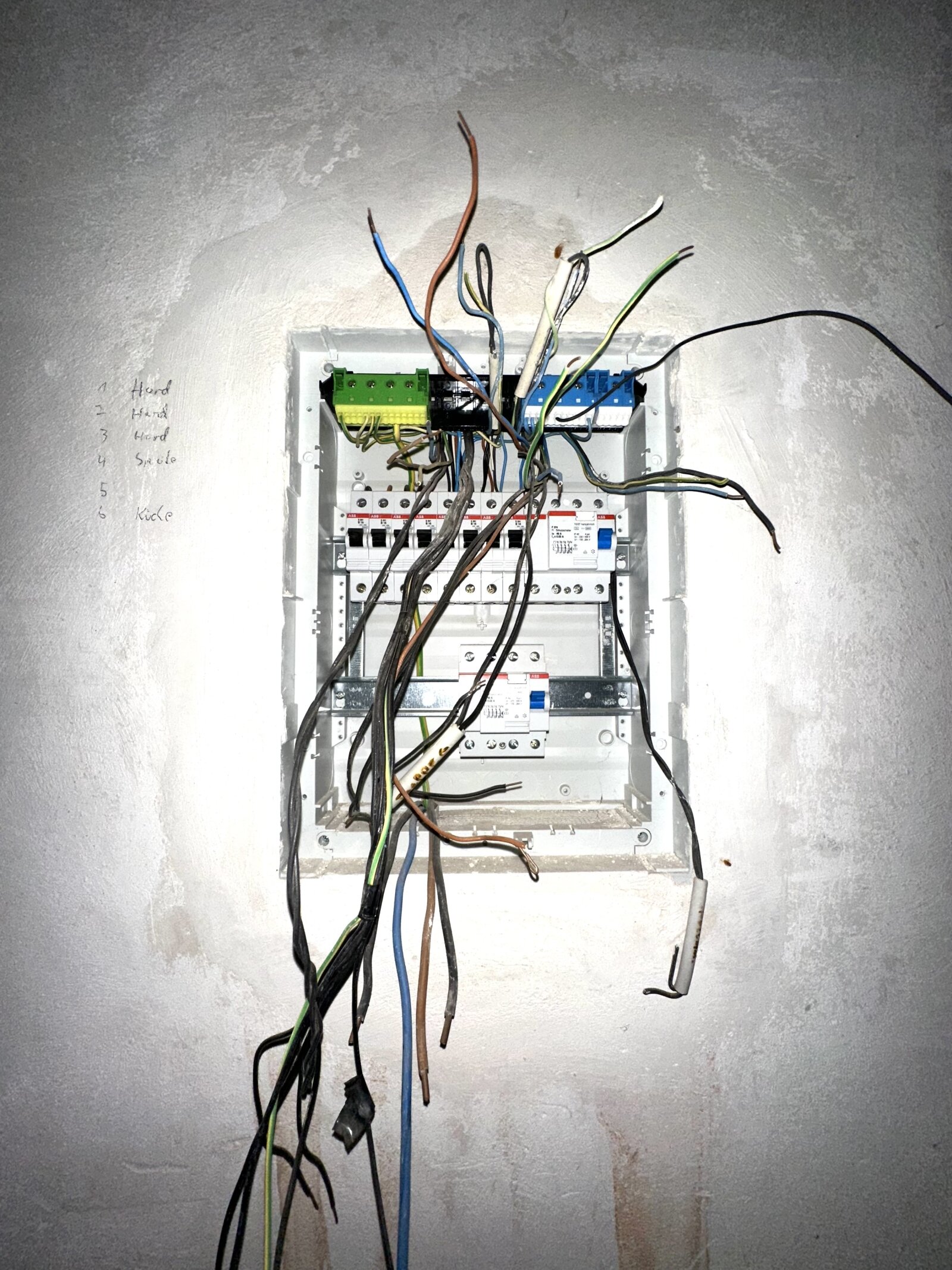 Großes Haus mit Potenzial zum Fertigstellen im Schwarzwald