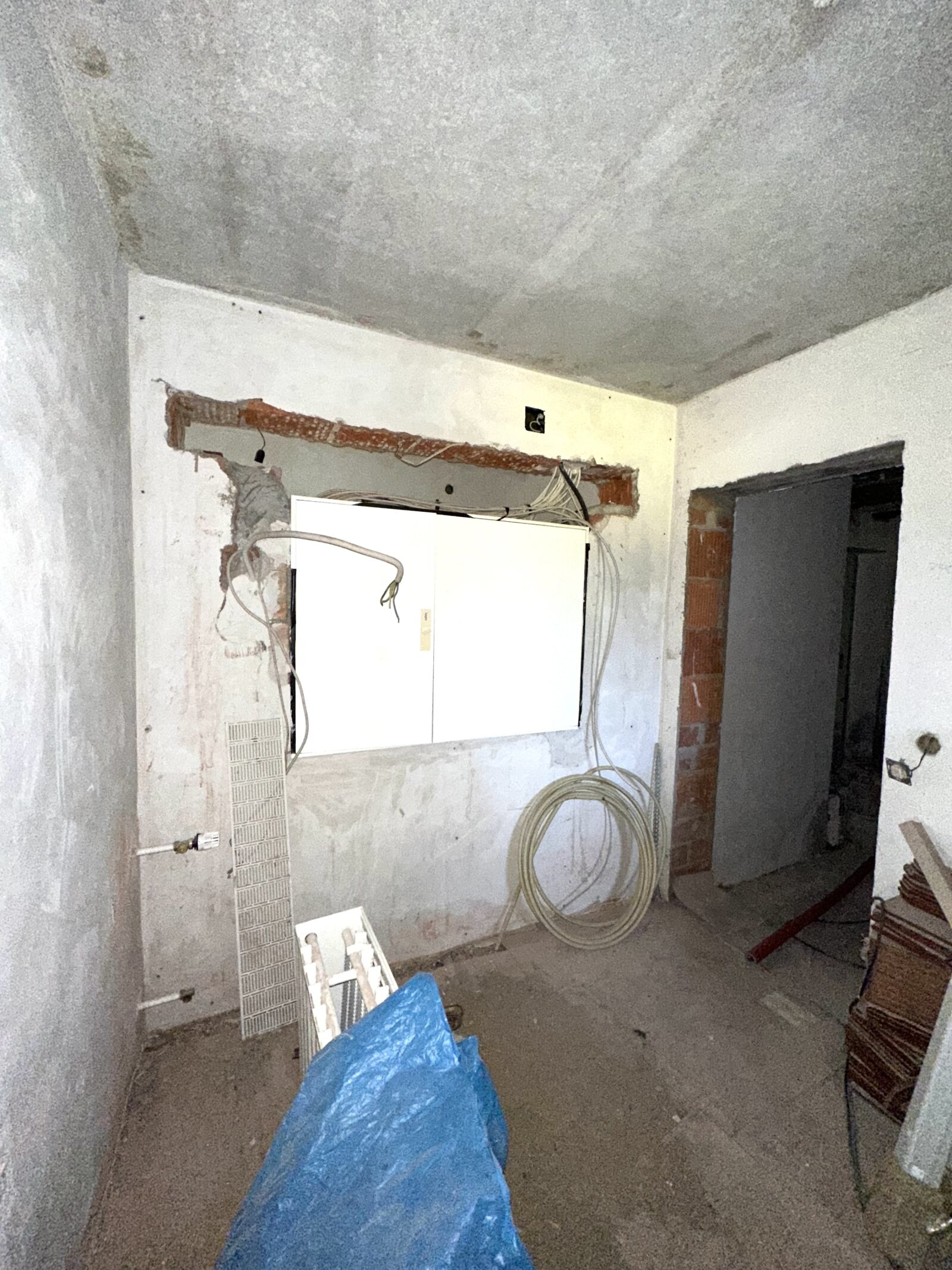 Großes Haus mit Potenzial zum Fertigstellen im Schwarzwald