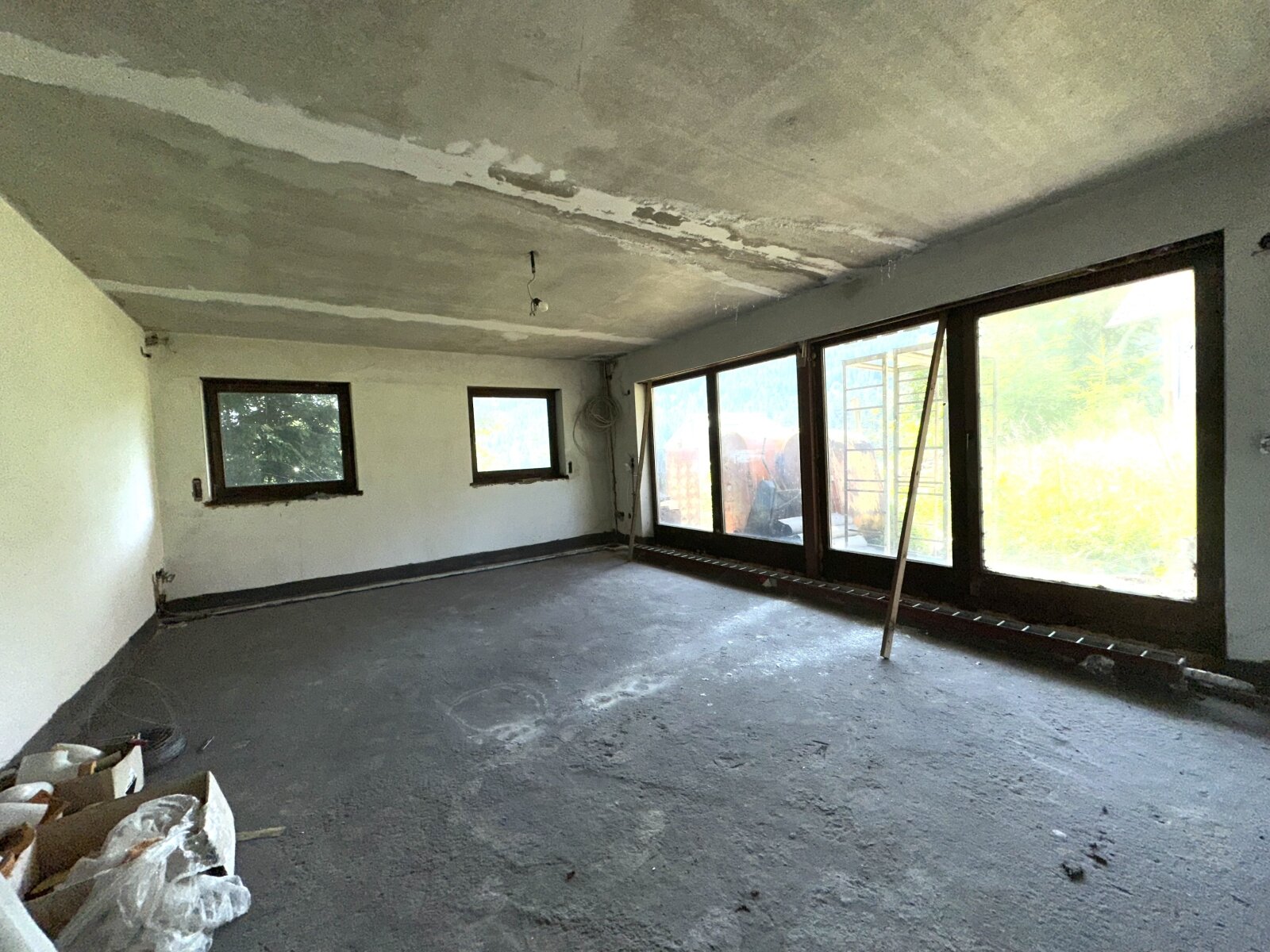 Großes Haus mit Potenzial zum Fertigstellen im Schwarzwald