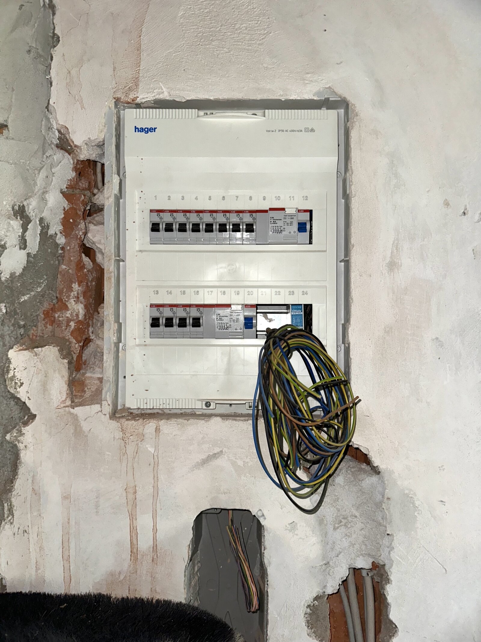 Großes Haus mit Potenzial zum Fertigstellen im Schwarzwald