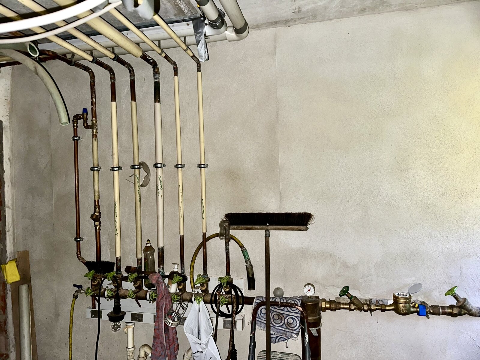 Großes Haus mit Potenzial zum Fertigstellen im Schwarzwald