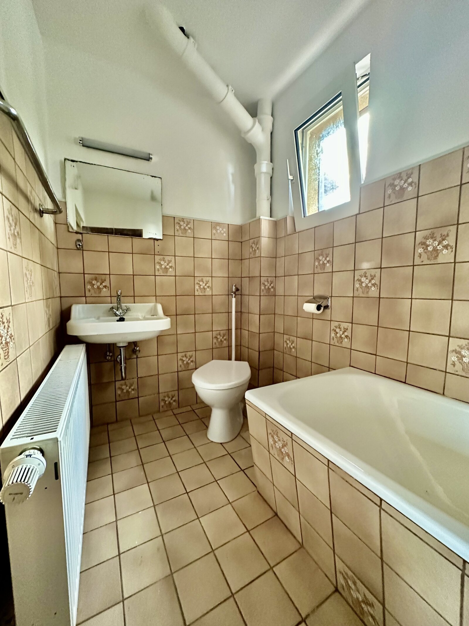 * Anlageobjekt oder* Familientraum!* 3000 m²* großes Grundstück/ Obstwiese mit sanierungsbedürftigen Haus /*2 Wohneinheiten