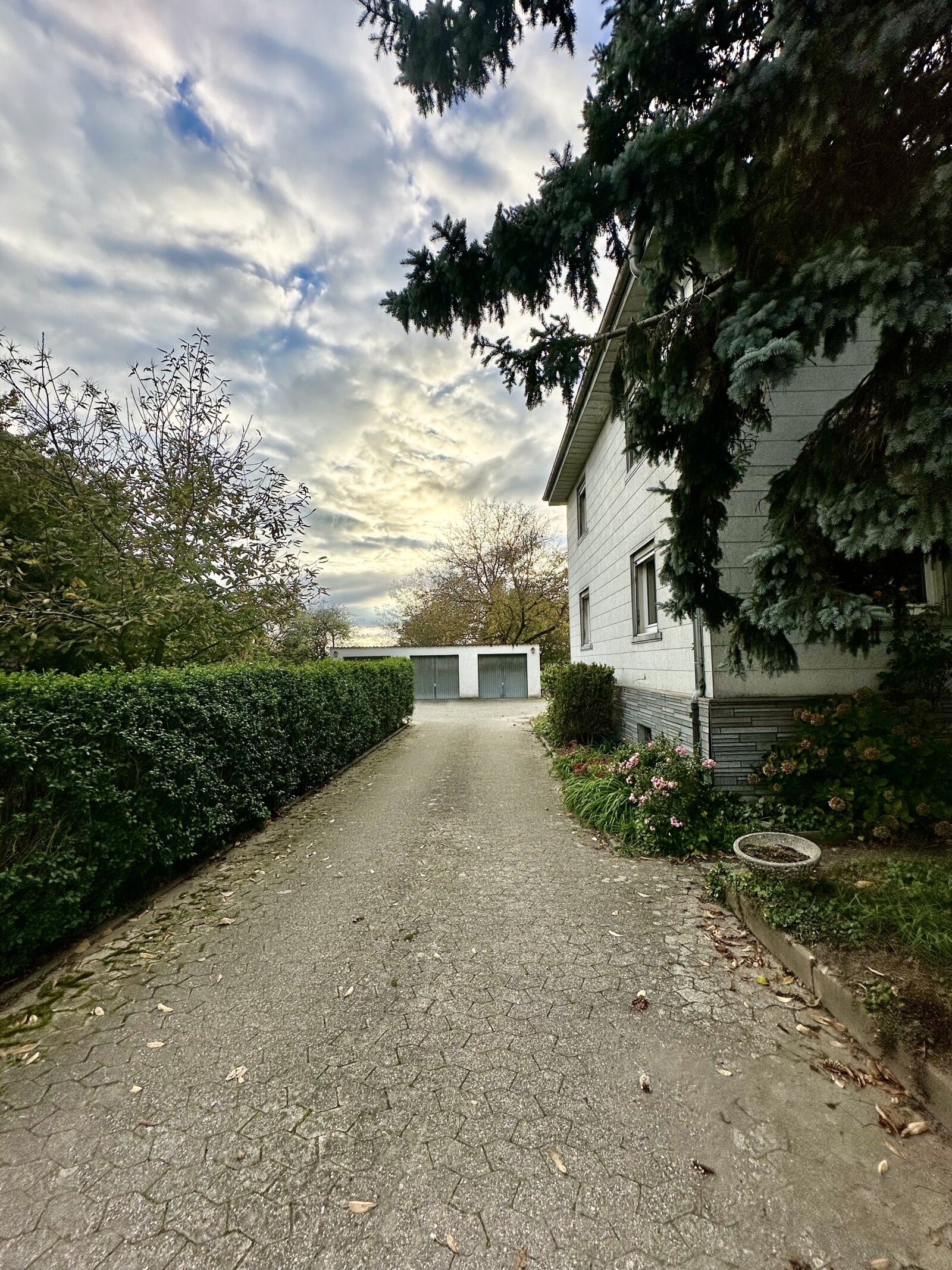 * Anlageobjekt oder* Familientraum!* 3000 m²* großes Grundstück/ Obstwiese mit sanierungsbedürftigen Haus /*2 Wohneinheiten