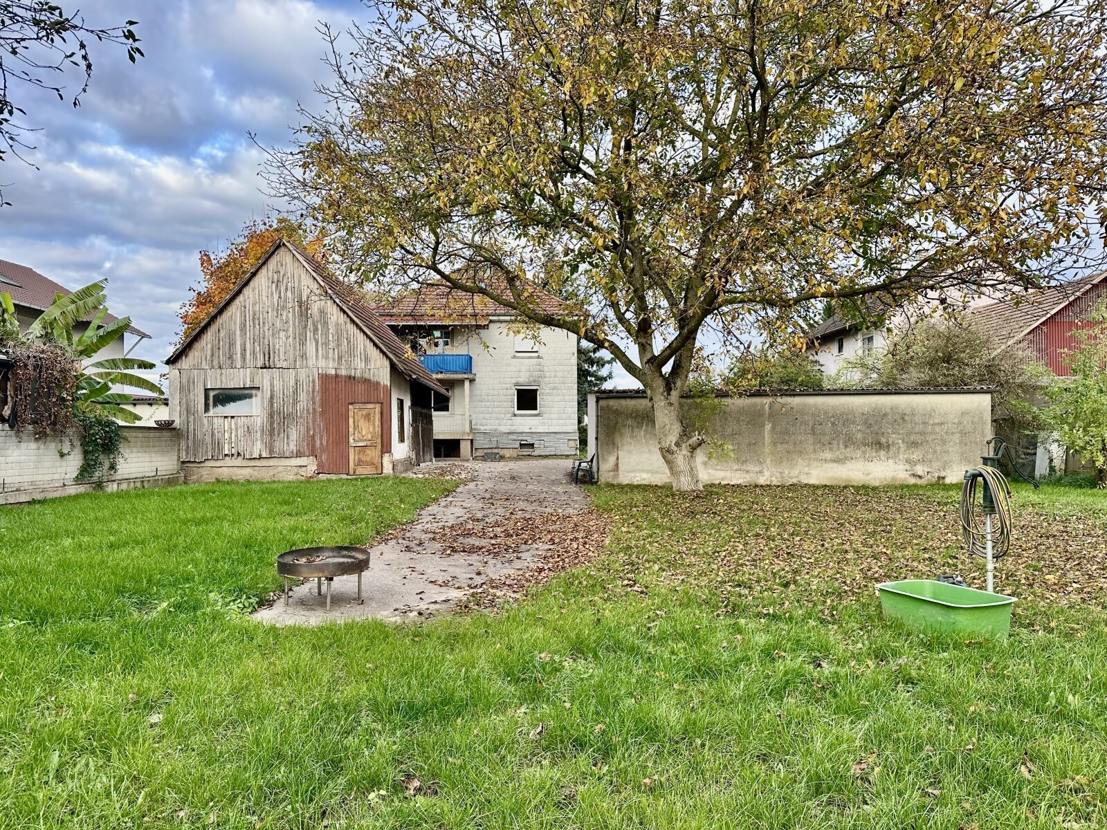 * Anlageobjekt oder* Familientraum!* 3000 m²* großes Grundstück/ Obstwiese mit sanierungsbedürftigen Haus /*2 Wohneinheiten