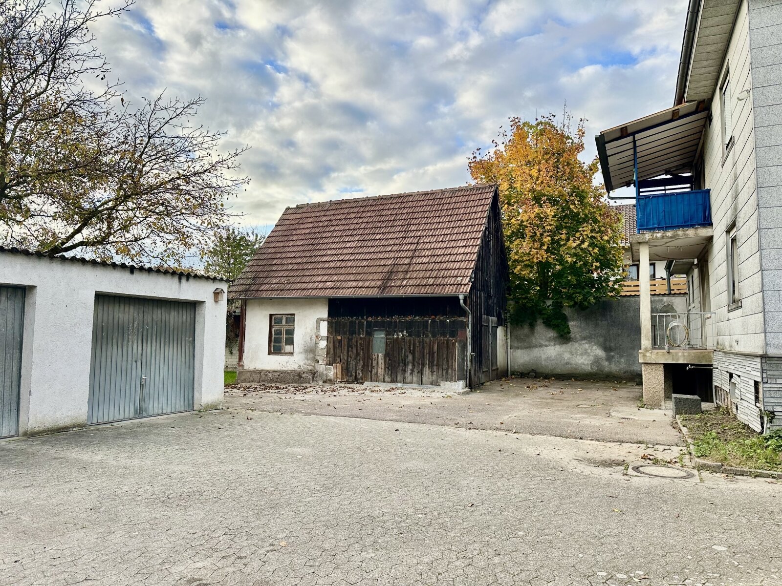 * Anlageobjekt oder* Familientraum!* 3000 m²* großes Grundstück/ Obstwiese mit sanierungsbedürftigen Haus /*2 Wohneinheiten
