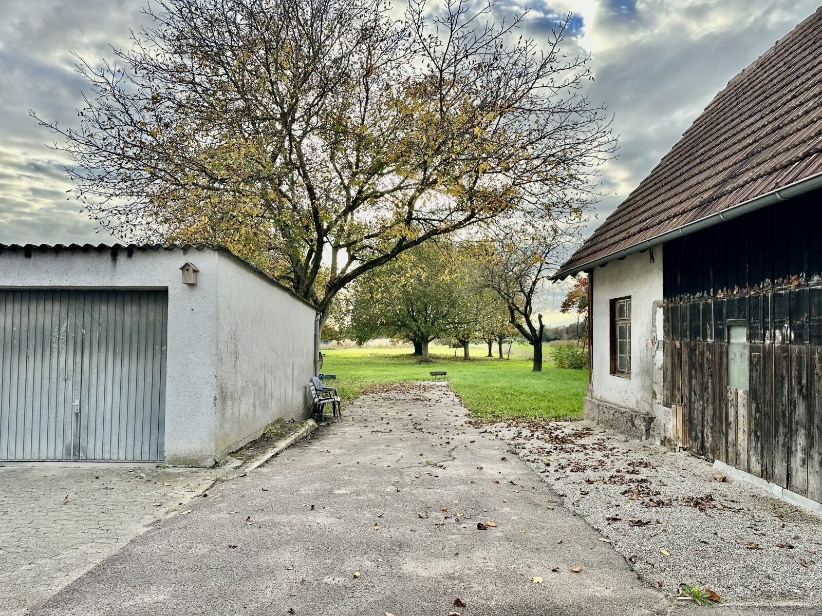 * Anlageobjekt oder* Familientraum!* 3000 m²* großes Grundstück/ Obstwiese mit sanierungsbedürftigen Haus /*2 Wohneinheiten