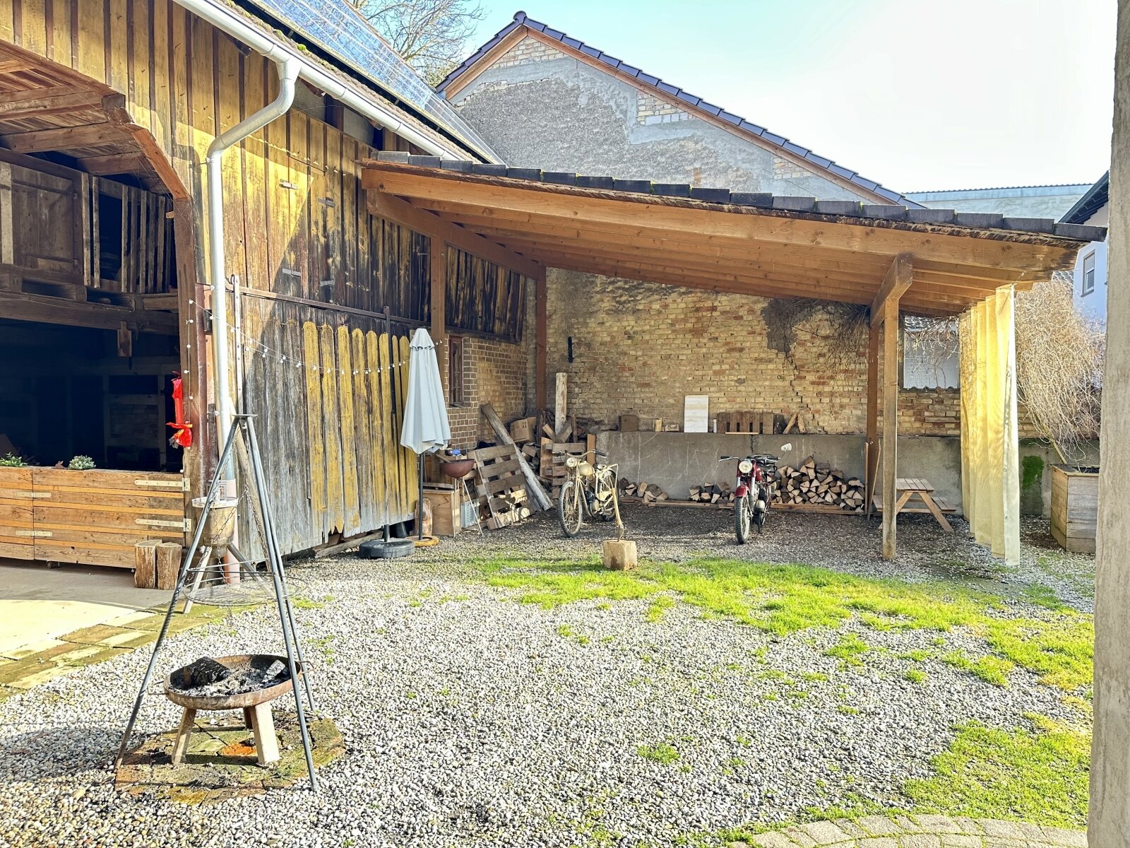 Fachwerk- *Bauernhaus auf 995m²  Grundstück mit  großer* Scheune 