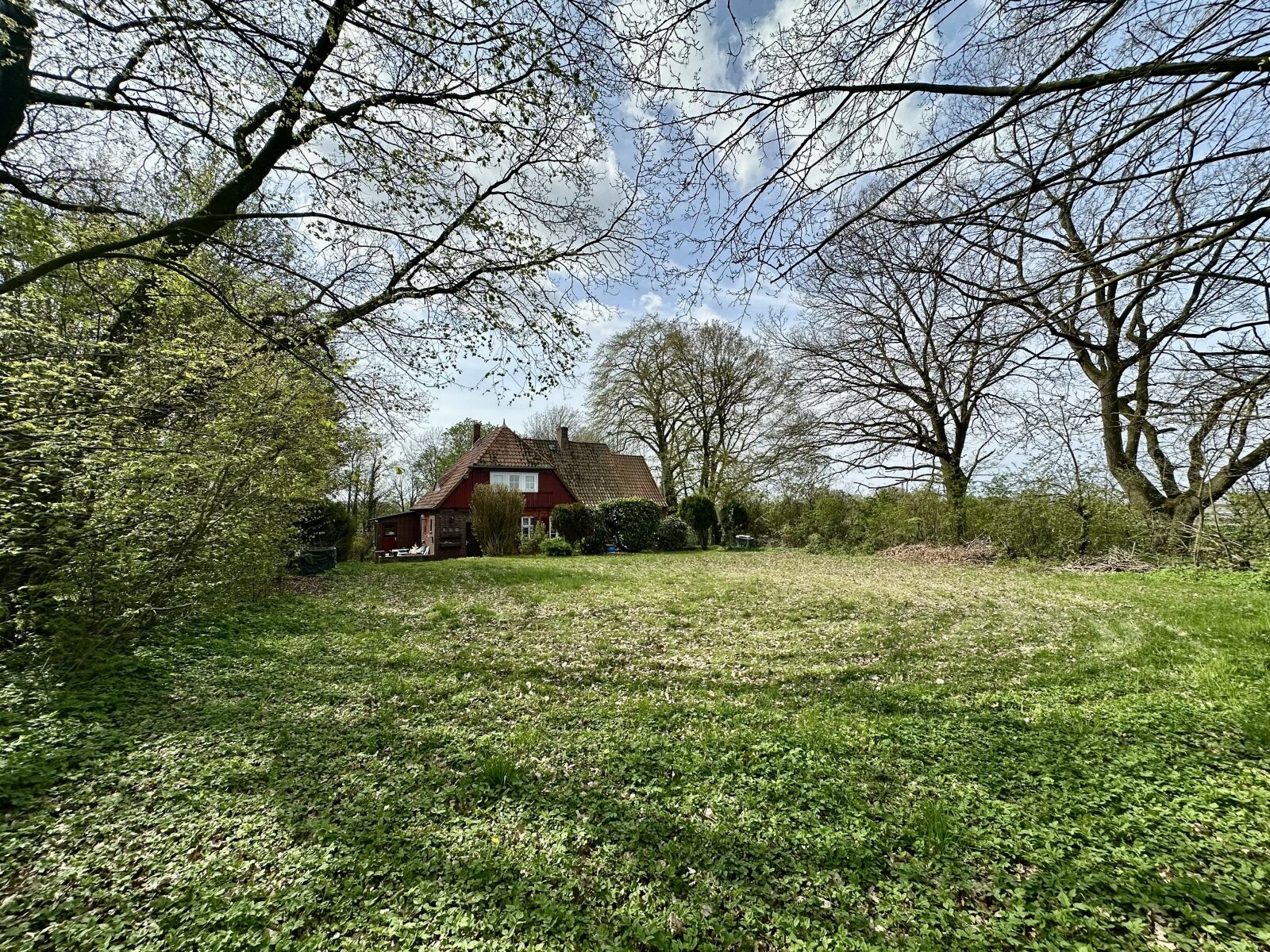 Sanierungsbedürftiges Einfamilienhaus  mit *Einliegerwohnung auf ca 8000 m²* Traumgrundstück
