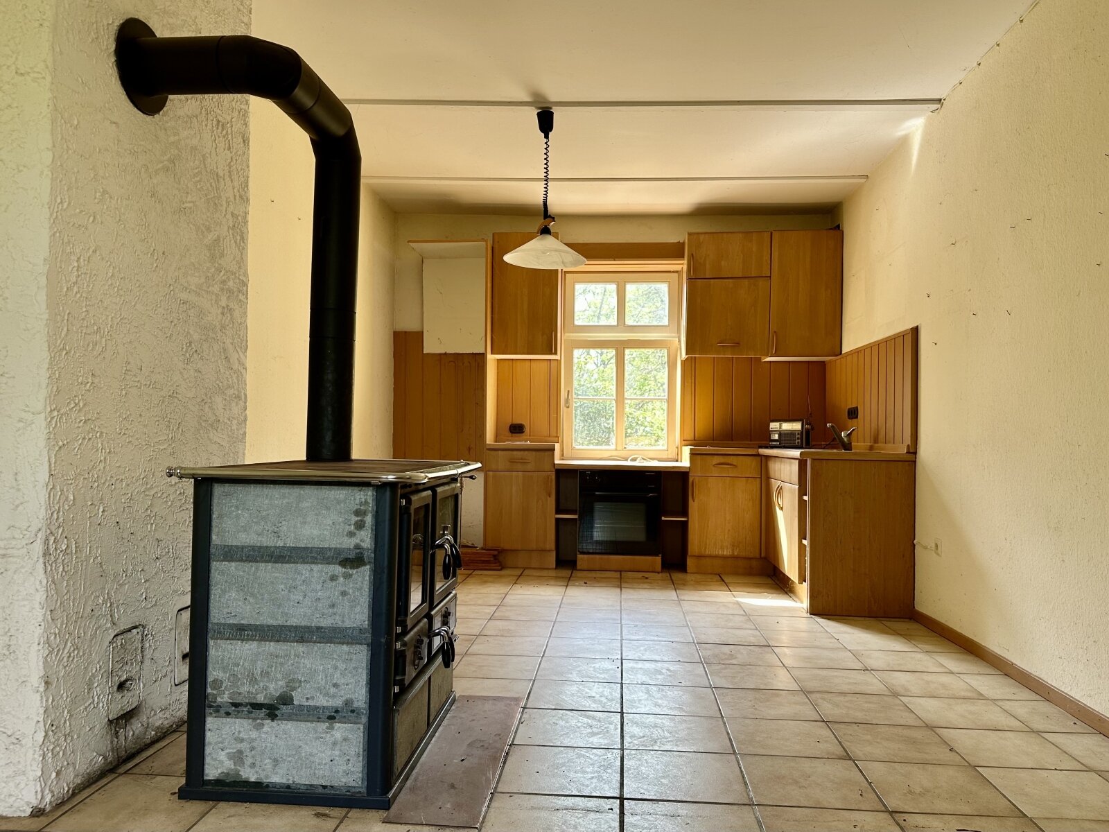 Sanierungsbedürftiges Einfamilienhaus  mit *Einliegerwohnung auf ca 8000 m²* Traumgrundstück