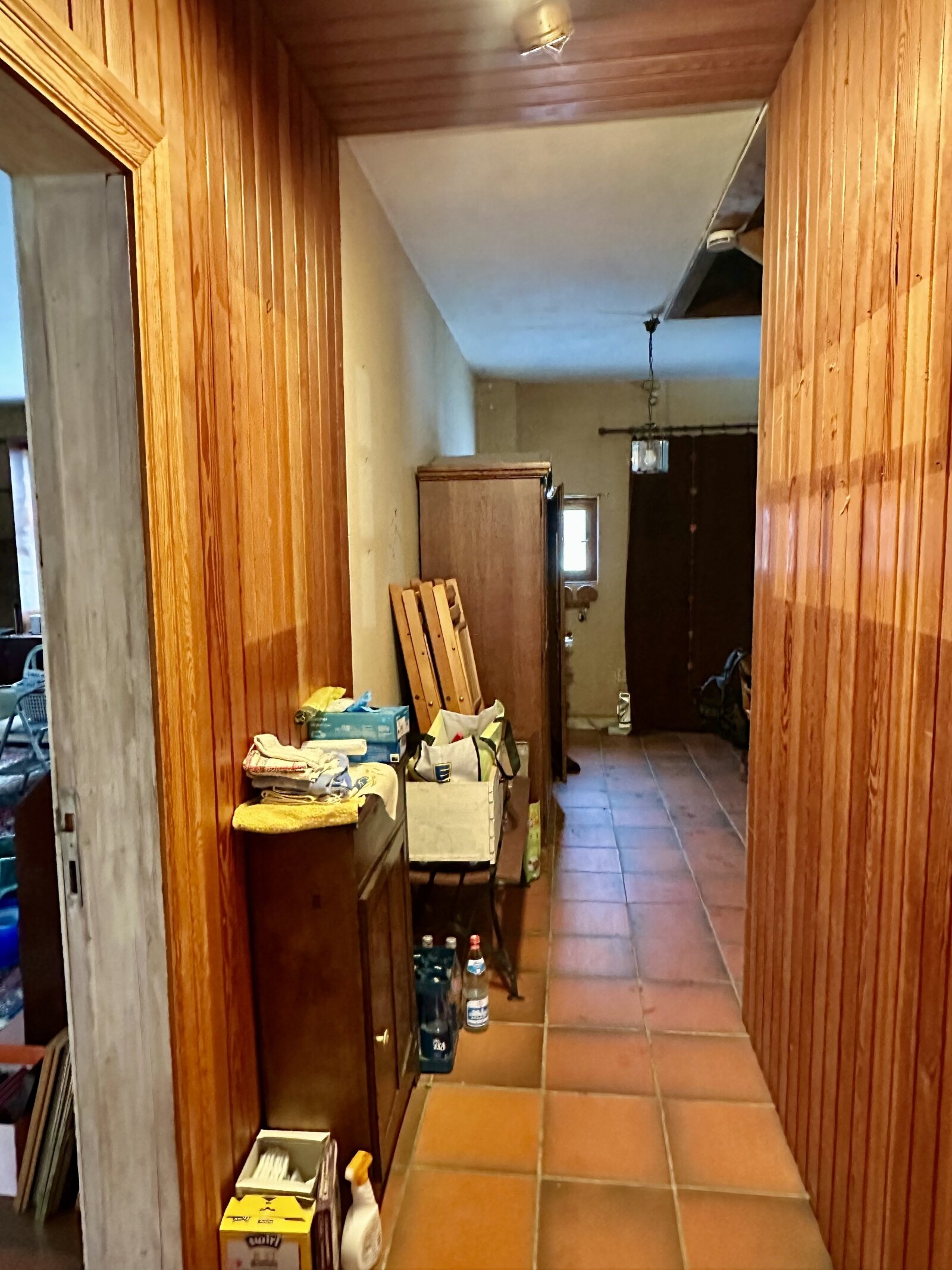 Sanierungsbedürftiges Einfamilienhaus  mit *Einliegerwohnung auf ca 8000 m²* Traumgrundstück